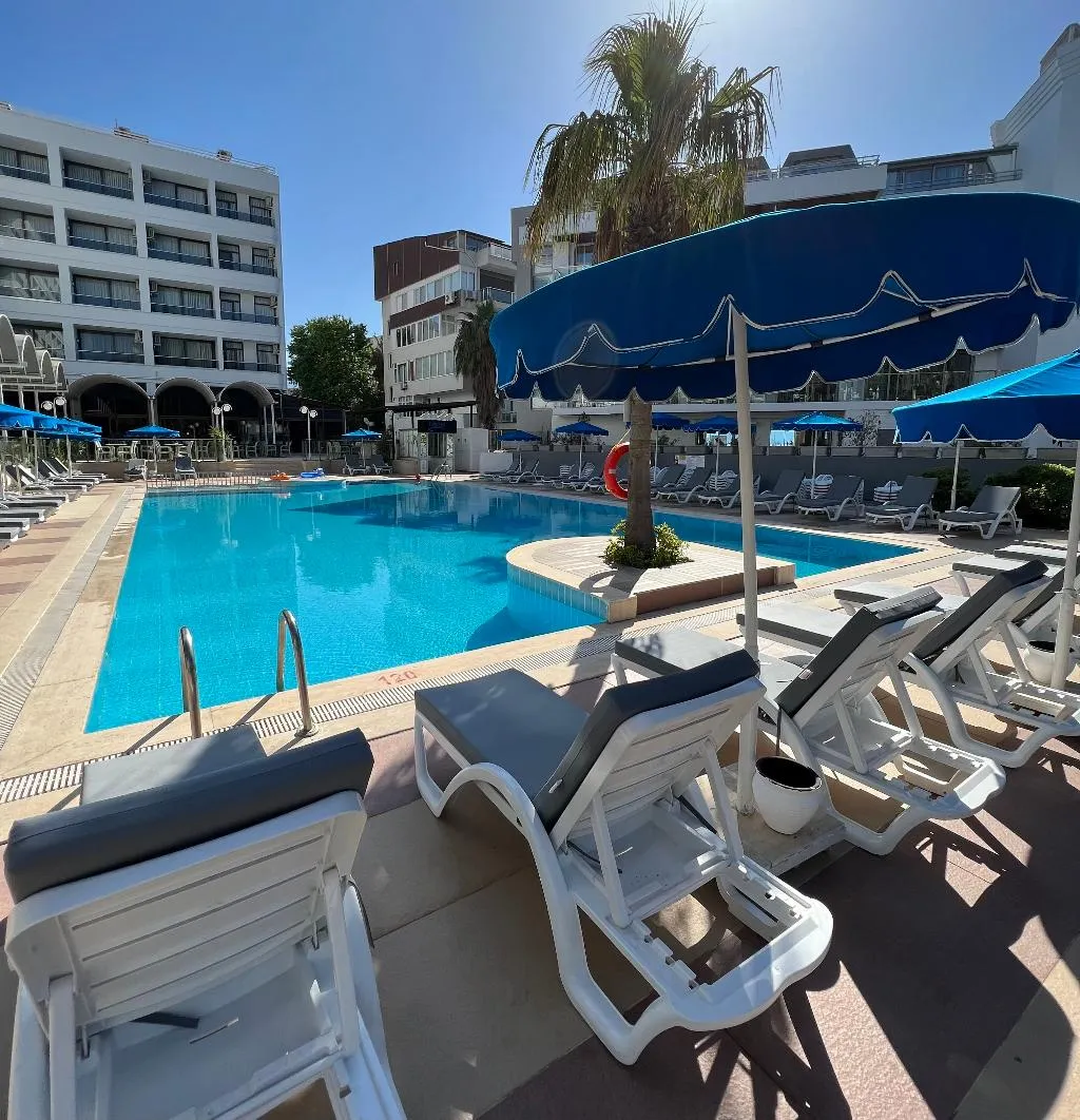 Pool, Kayamaris, Dalaman