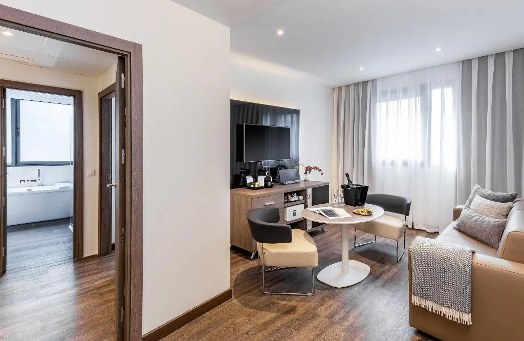 SUITE STANDARD Room, Melia Madrid Serrano, Madrid