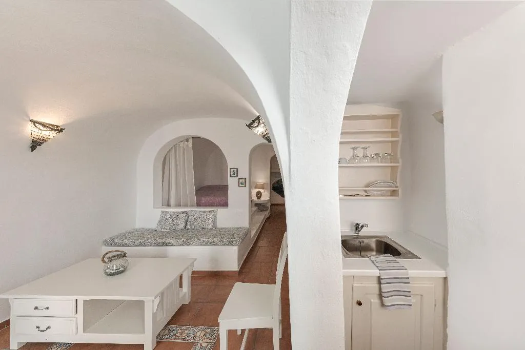 STUDIO DELUXE Room, Afroessa Hotel, Santorini