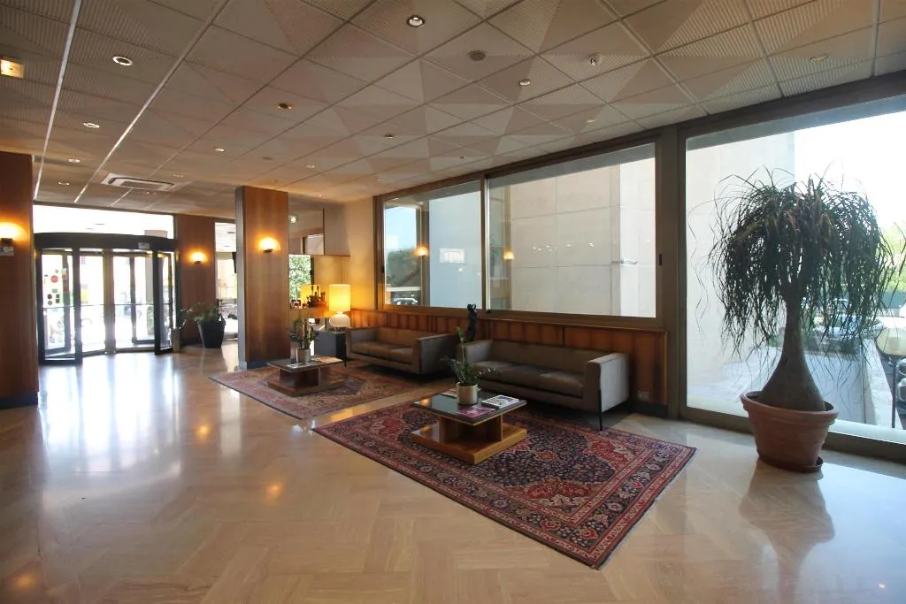 Lobby, Minerva, Florence