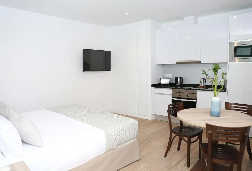 STUDIO TWO BEDS Room, New Point Madrid Opera, Madrid
