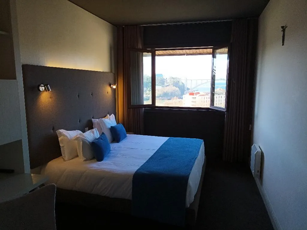 Double or Twin DELUXE SEA VIEW Room, Vilar Oporto Hotel, Porto