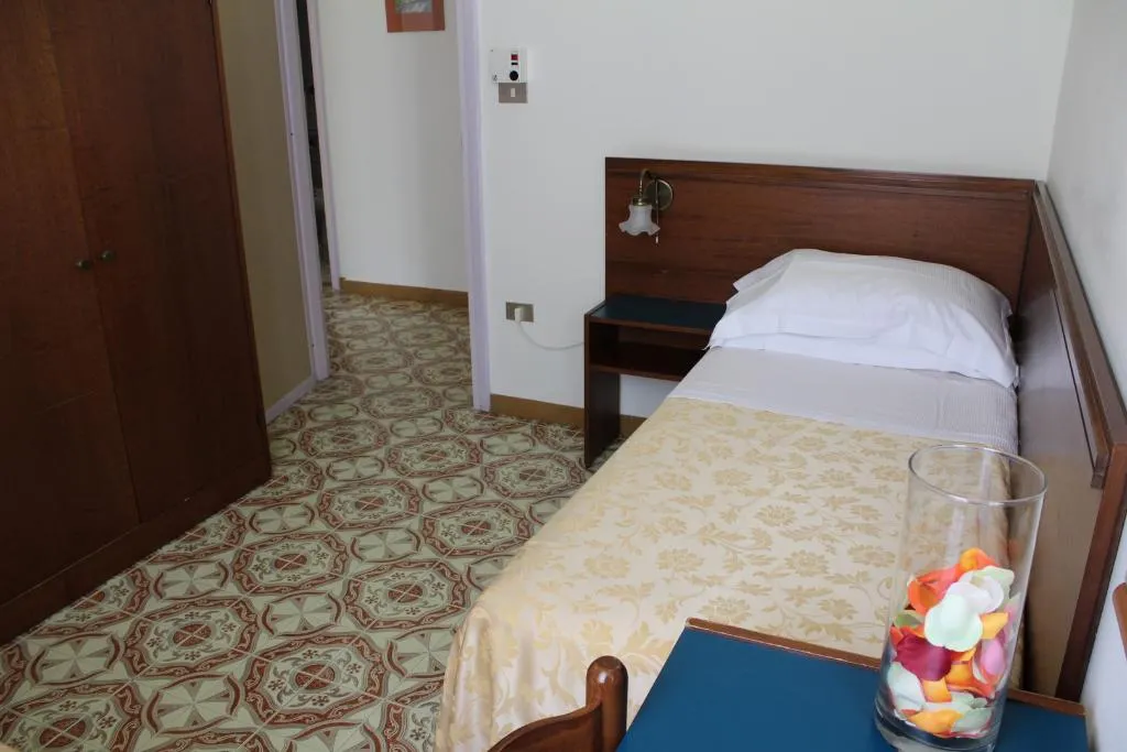 APARTMENT CAPACITY 4 TWO BEDROOMS Room, Casa Vacanza San Pietro, Naples