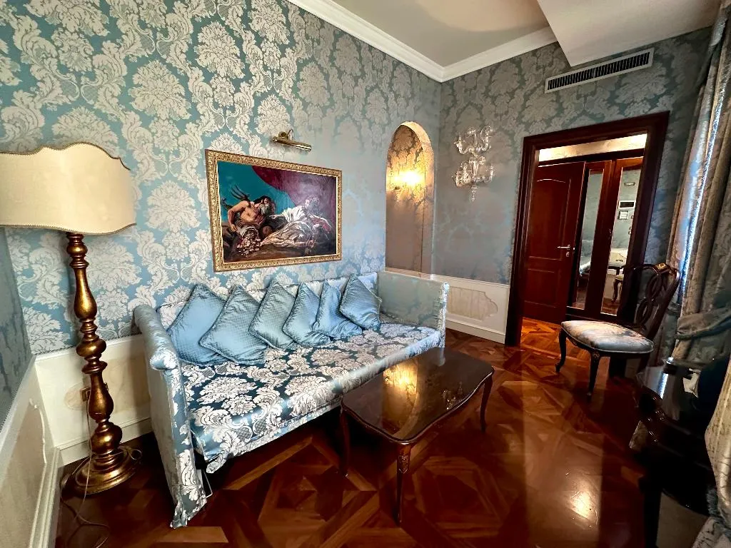 JUNIOR SUITE CAPACITY 4 Room, Canal Grande, Venice