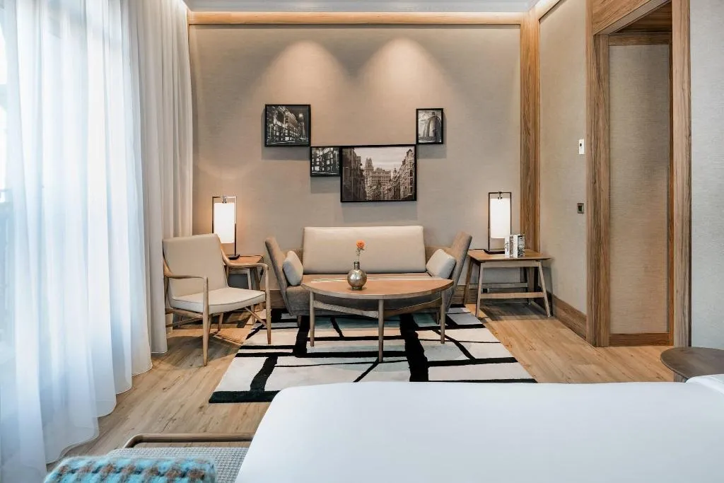 SUITE KING SIZE BED Room, Autograph Collection Círculo Gran Vía, Madrid