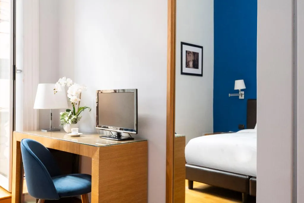 Room, Sky Blue Place, Rome