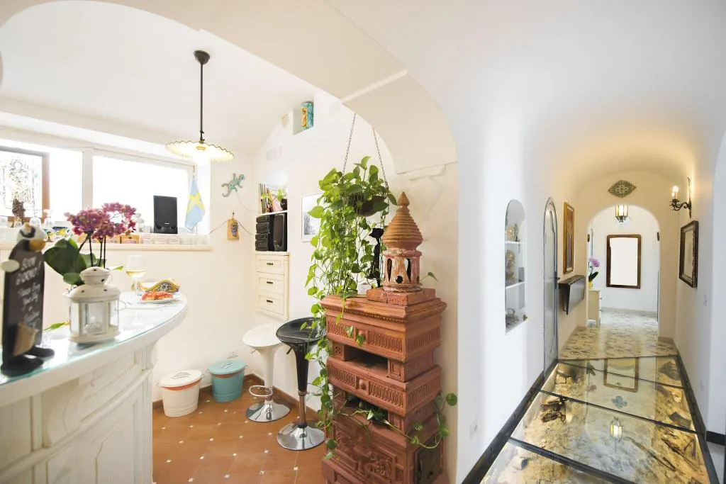 Lobby, Dimora del Podestà, Naples