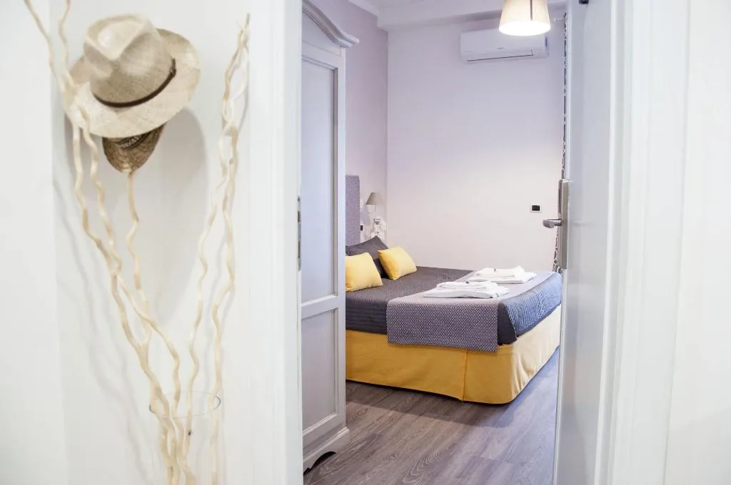 Room, B B Just Rome, Naples