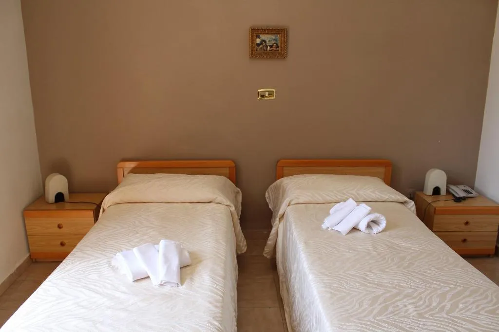 Room, Hotel Santuario Pompei, Naples