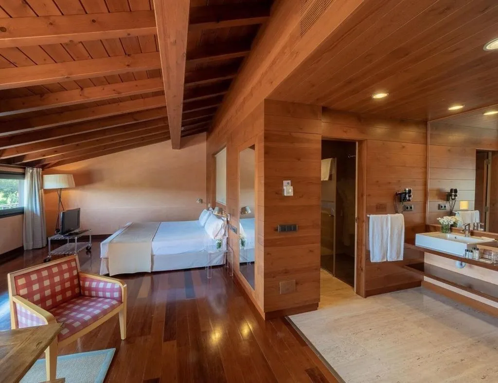 Room, Montanya Hotel & Lodge, Costa Brava