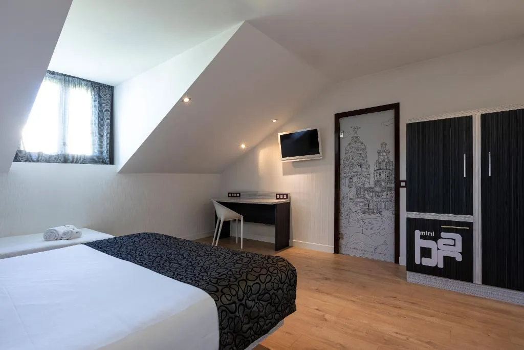 TRIPLE STANDARD Room, Petit Palace Santa Barbara, Madrid