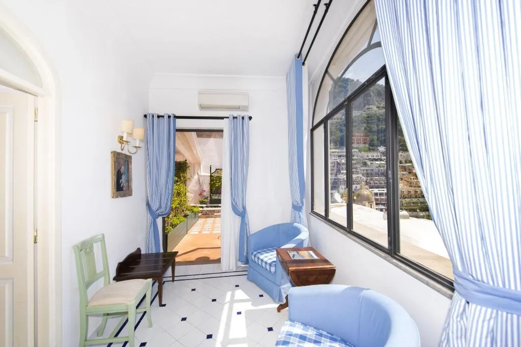 Room, Miramare, Naples