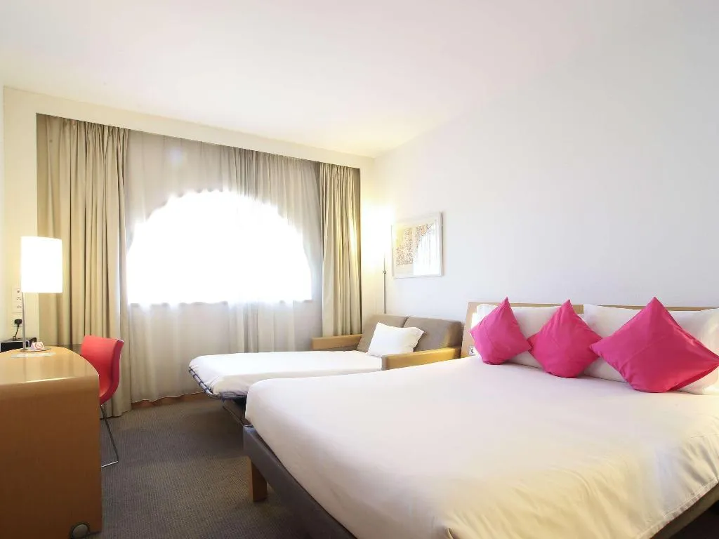 SINGLE SUPERIOR Room, Novotel Tunis, Tunisia