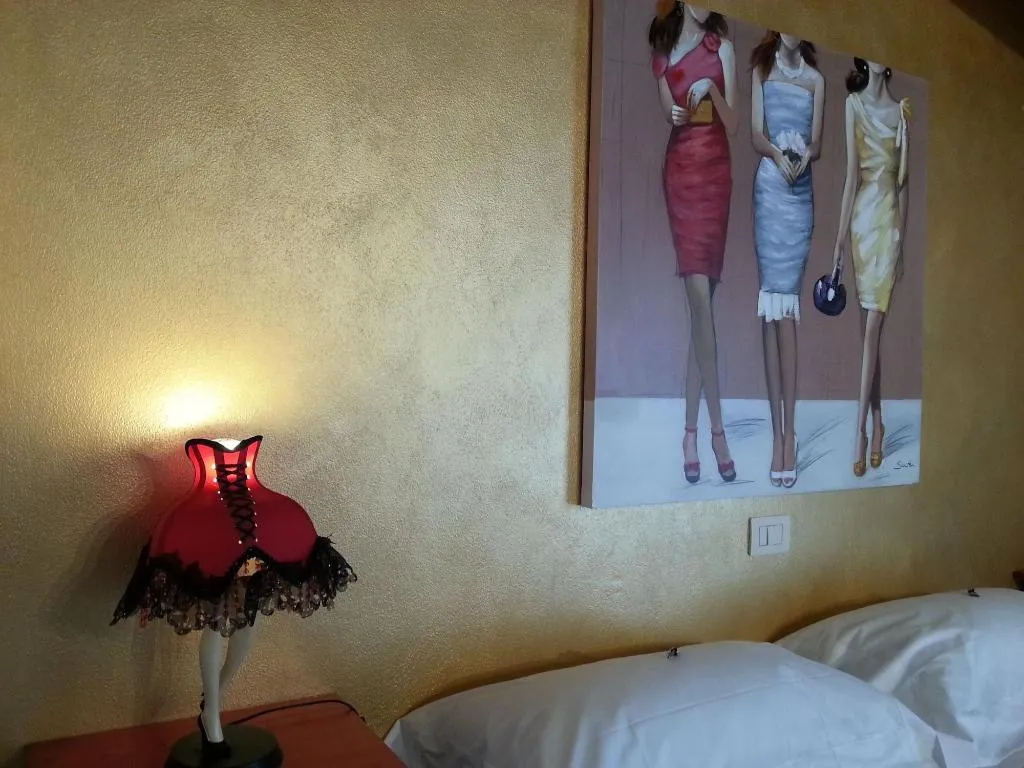 Room, Il Girasole, Milan