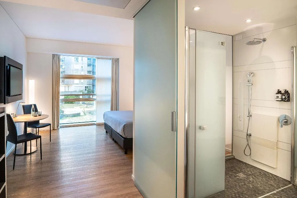 Room, Innside Milano Torre Galfa, Milan