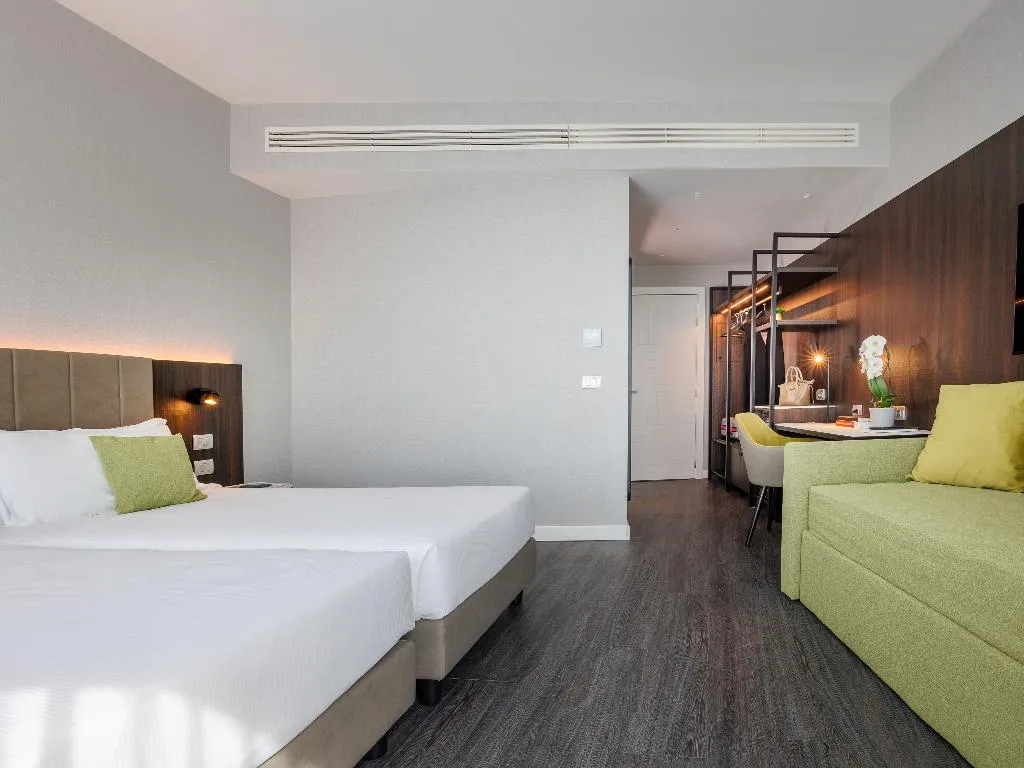 DOUBLE DELUXE Room, iH Hotels Milano Centrale, Milan