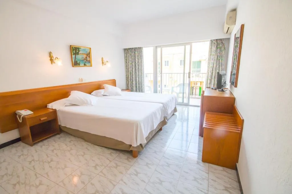 Room, Amic Gala, Majorca