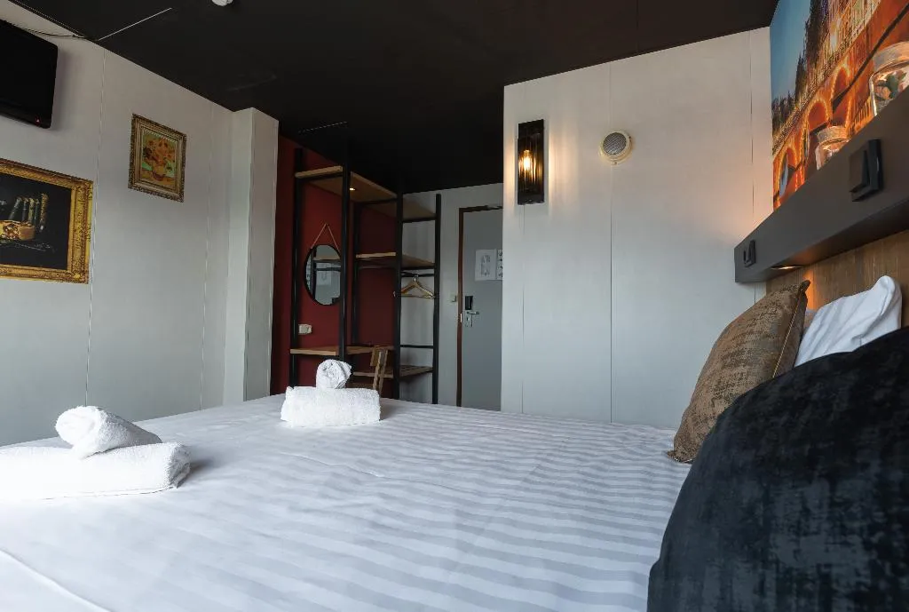 DOUBLE STANDARD Room, Botel, Amsterdam