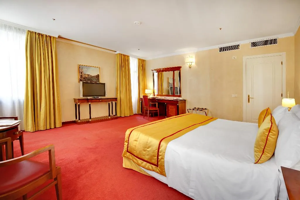 SUITE CLASSIC Room, Dona Palace, Venice
