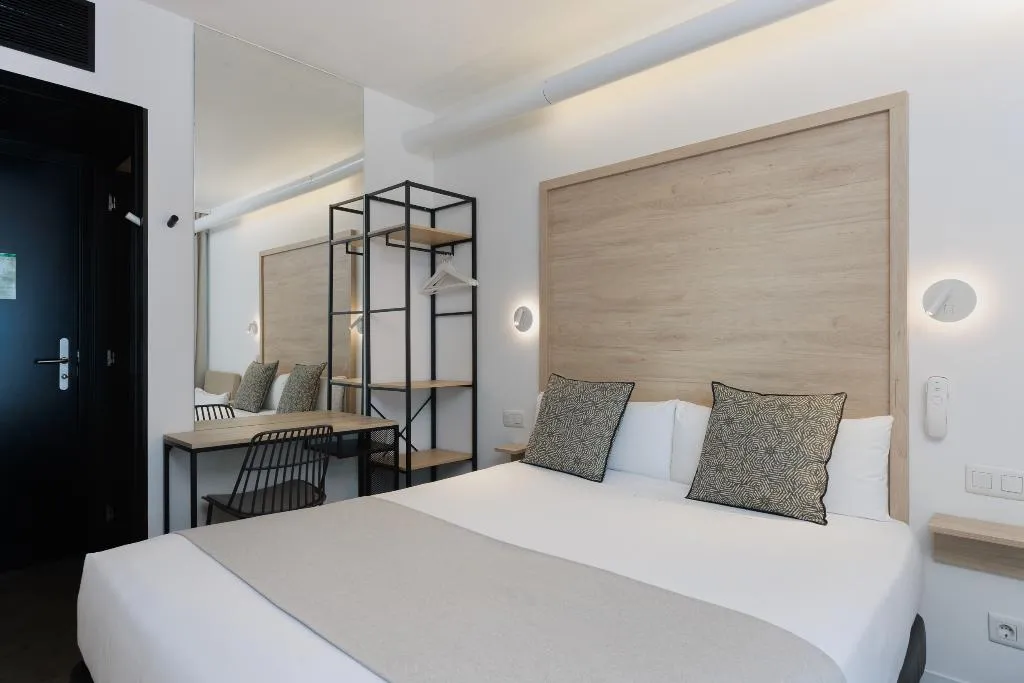 TRIPLE INNER Room, Casa Lit Barcelona, Barcelona
