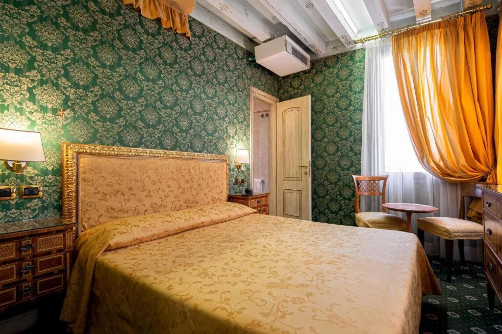 TRIPLE CLASSIC Room, Hotel Santa Marina, Venice