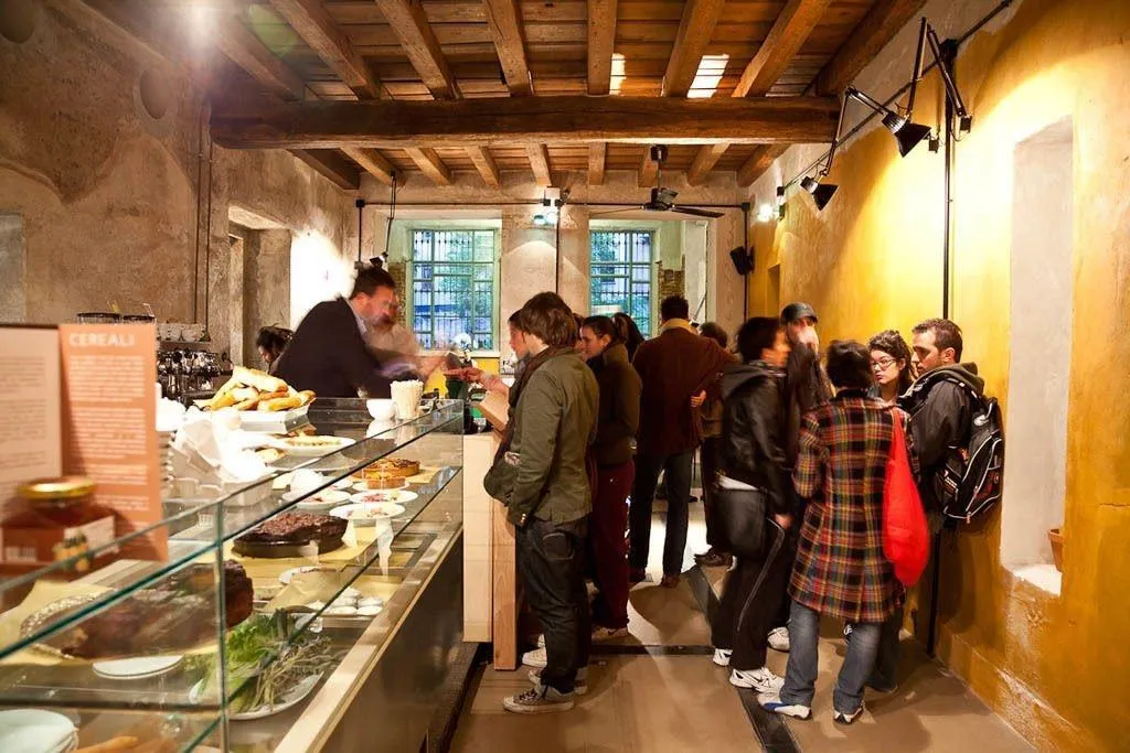 Sports and Entertainment, Un Posto A Milano, Milan