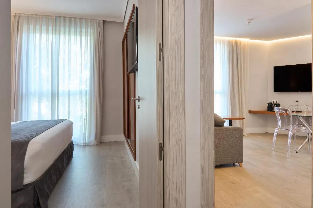 JUNIOR SUITE STANDARD Room, Puerta de Toledo, Madrid