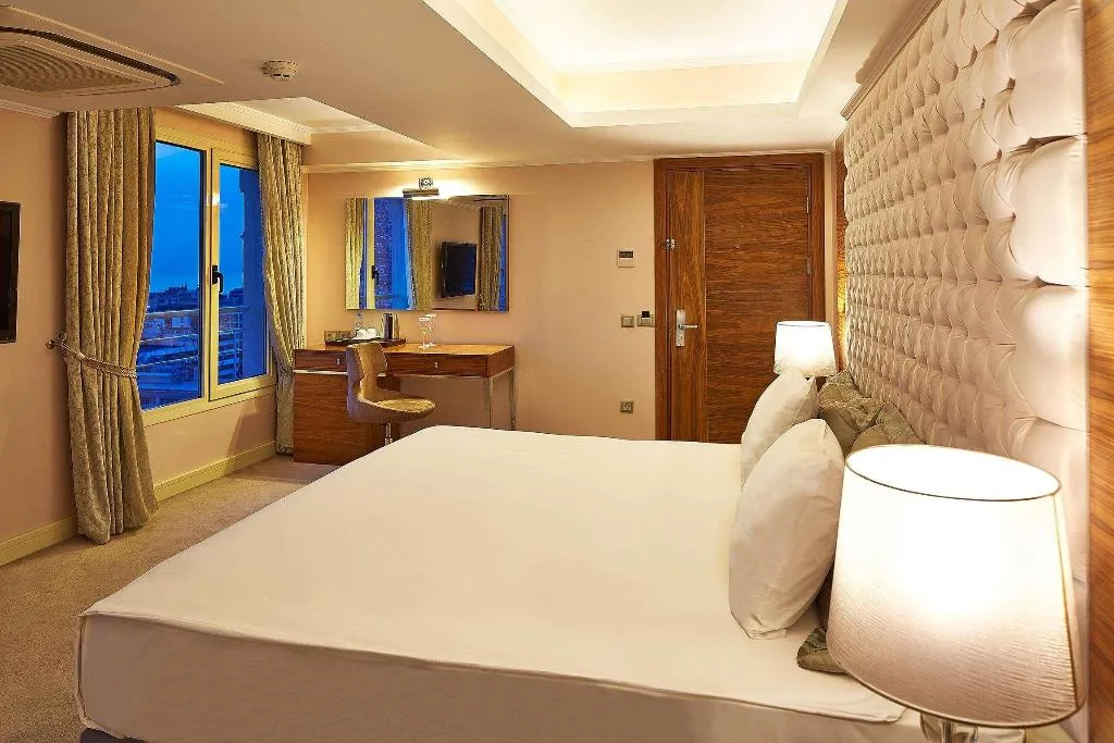 Room, DoubleTree By Hilton Izmir Alsancak, Izmir