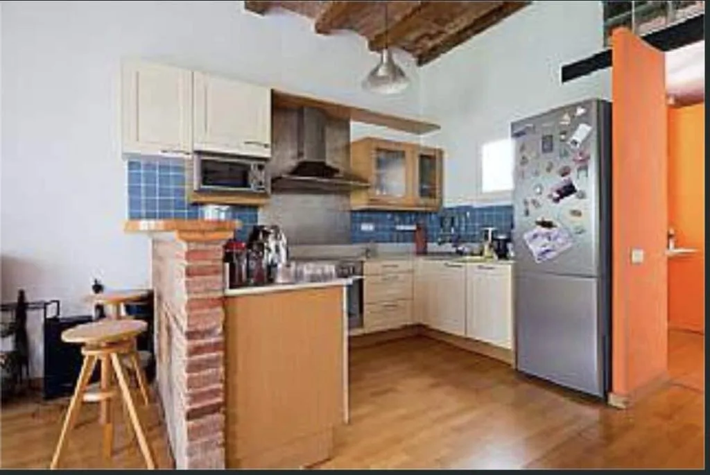 Room, Nisia, Barcelona