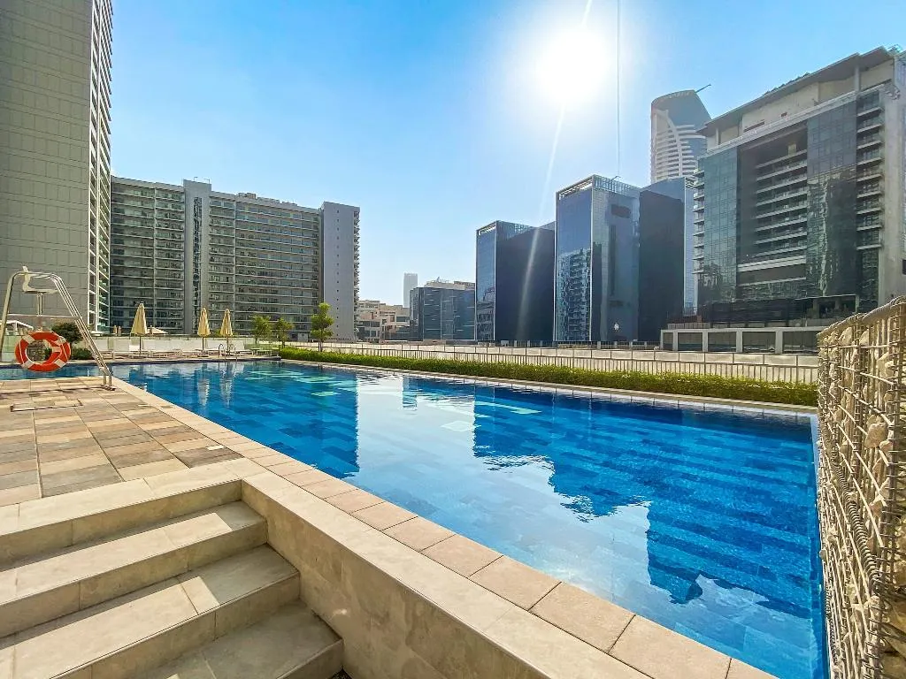 Pool, Vera Residences, Dubai