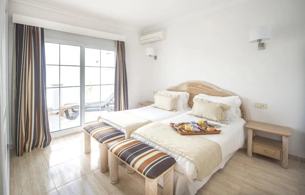 APARTMENT TWO BEDROOMS Room, Ona Village Cala d'Or, Majorca