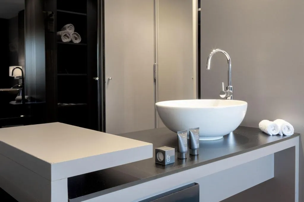 DOUBLE KING SIZE BED Room, AC Barcelona Sants, Barcelona