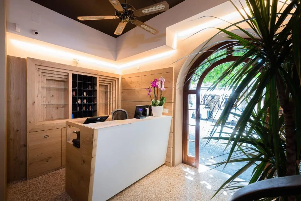 Lobby, Corte Regina, Milan