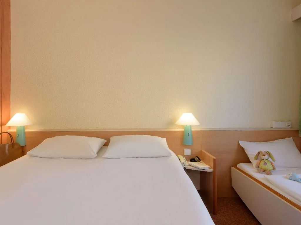 Room, B&B HOTEL Berlin City West, Berlin