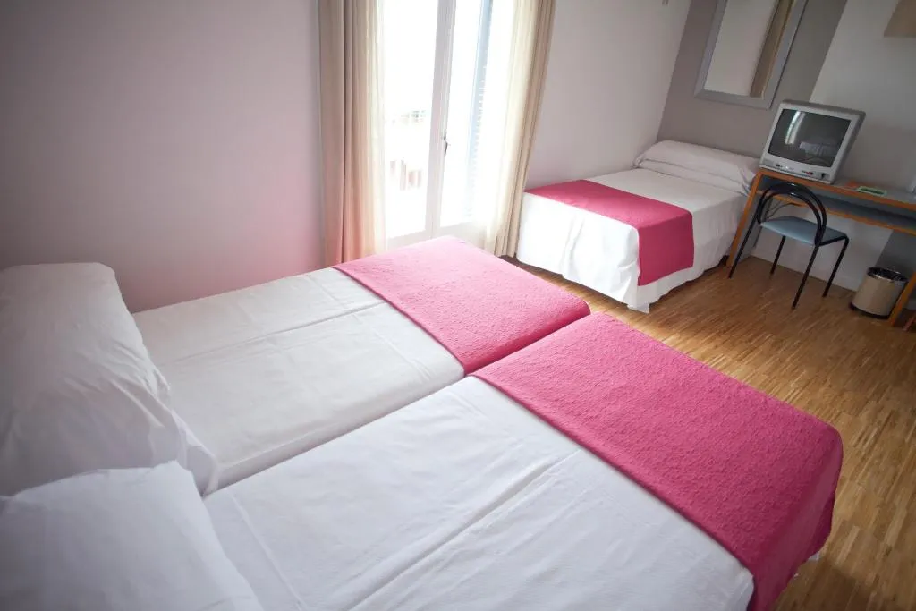 Room, Subur, Costa Brava