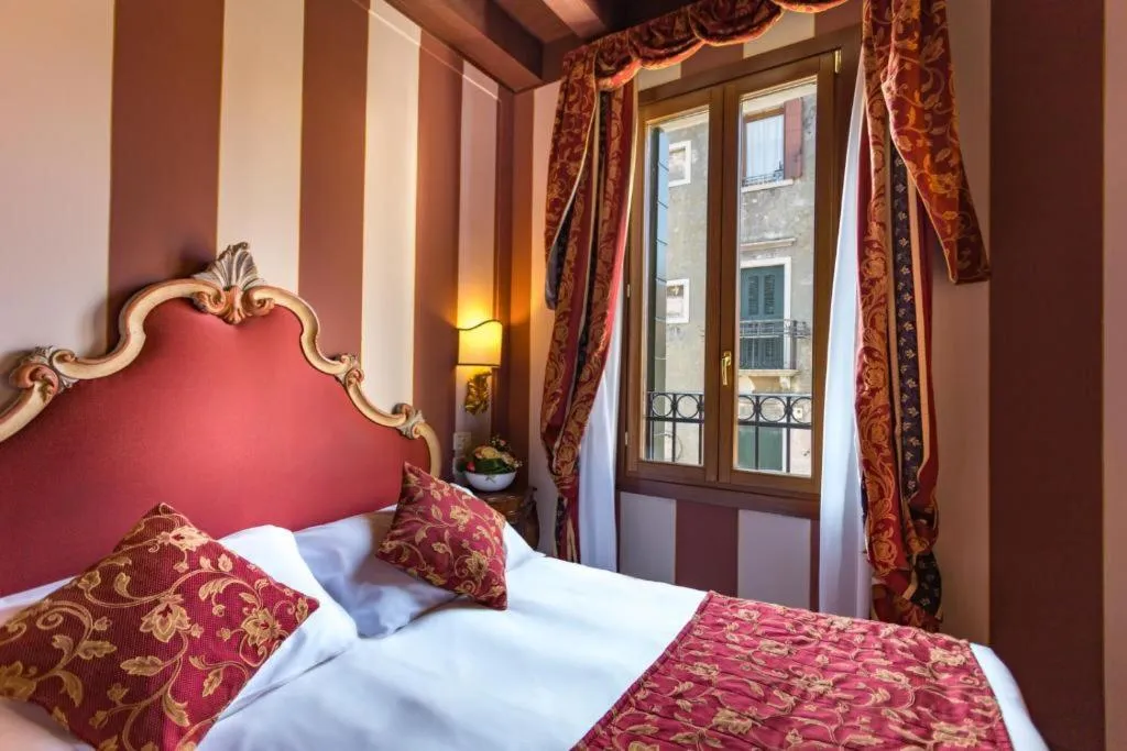 TRIPLE STANDARD Room, Tiziano, Venice