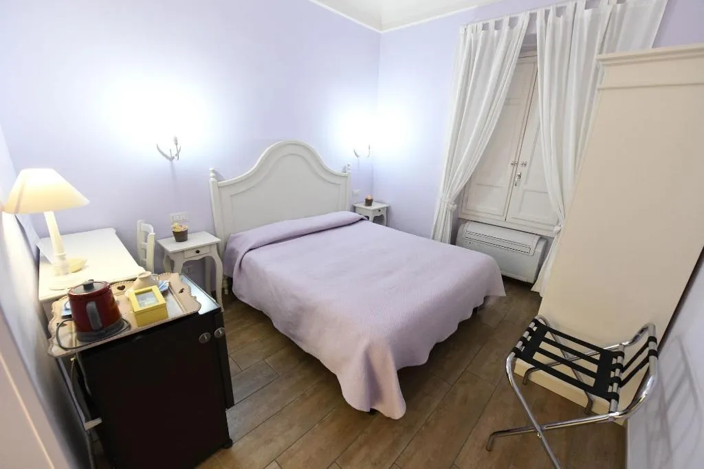 Room, Buonanotte Roma 2, Naples