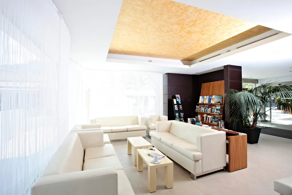 Lobby, Aimia, Majorca