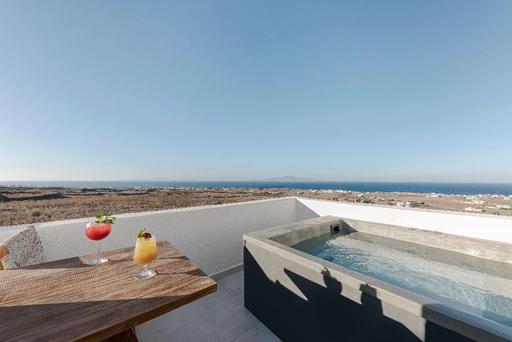 SUITE WITH JACUZZI Room, Secret View Hotel, Santorini