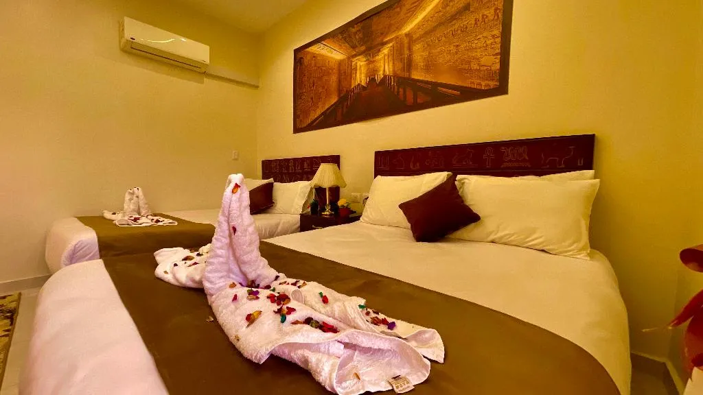 QUADRUPLE TWO BEDS Room, Nemes Pyramids View Inn, Cairo