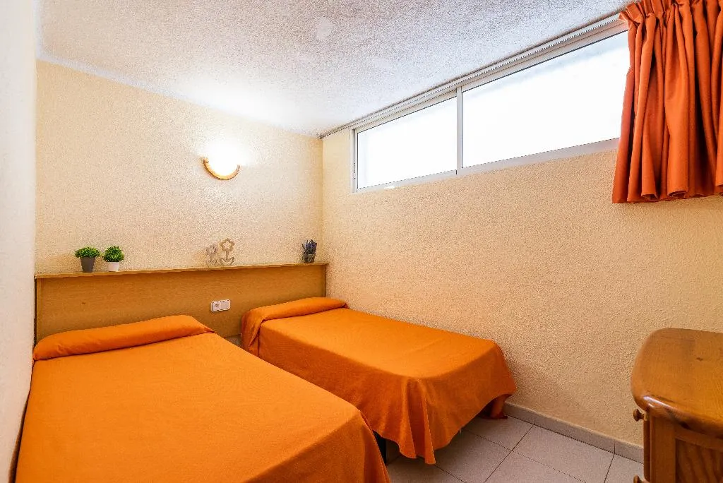 APARTMENT CAPACITY 8 THREE BEDROOMS Room, Los Peces, Costa Dorada