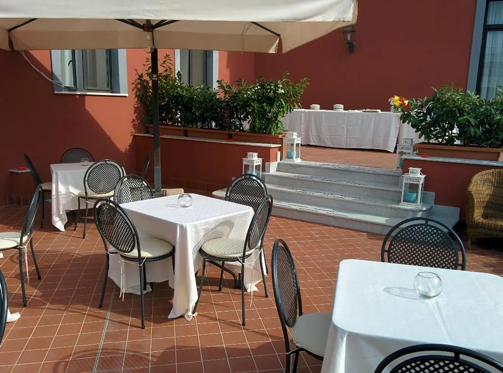 Terrace, Hotel Nuvo, Naples