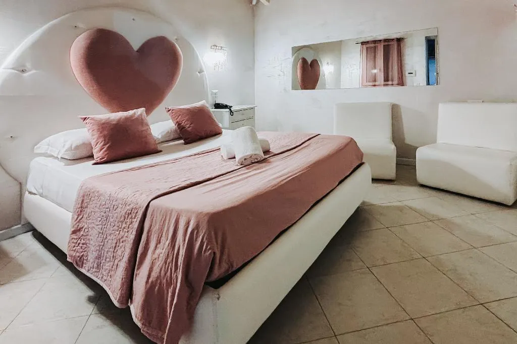 JUNIOR SUITE WITH JACUZZI Room, Bee Queen Hotel, Naples