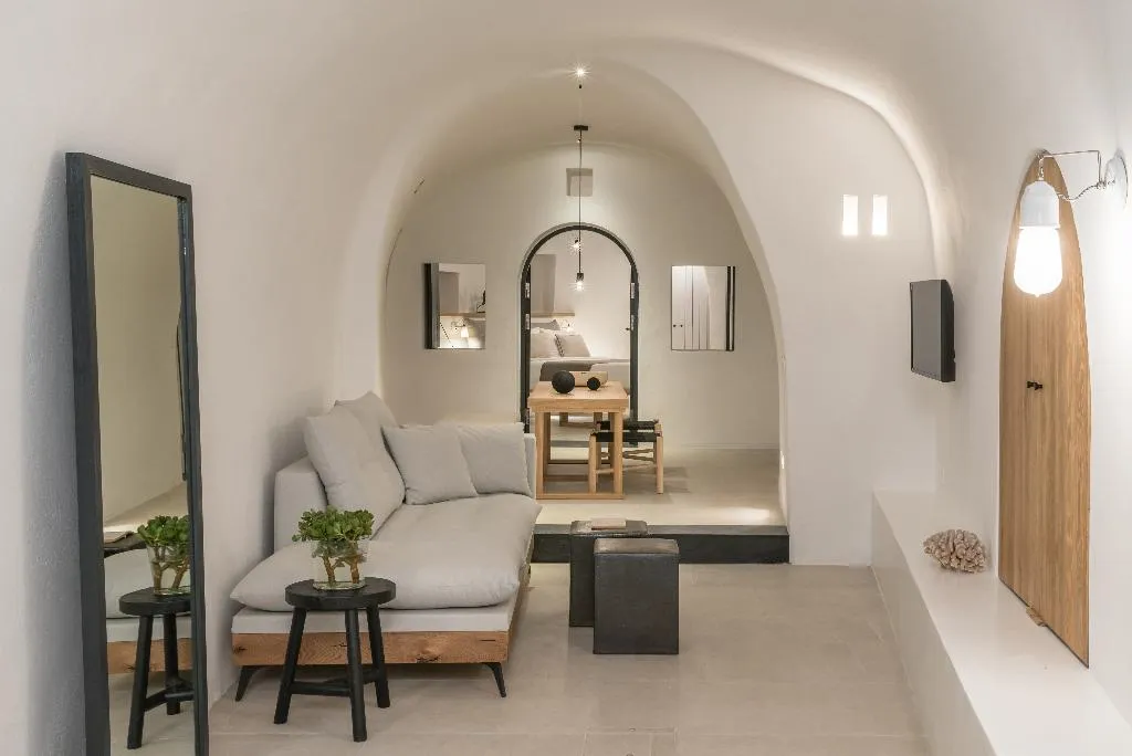 VILLA CAPACITY 4 Room, Honeymoon Petra Villas, Santorini
