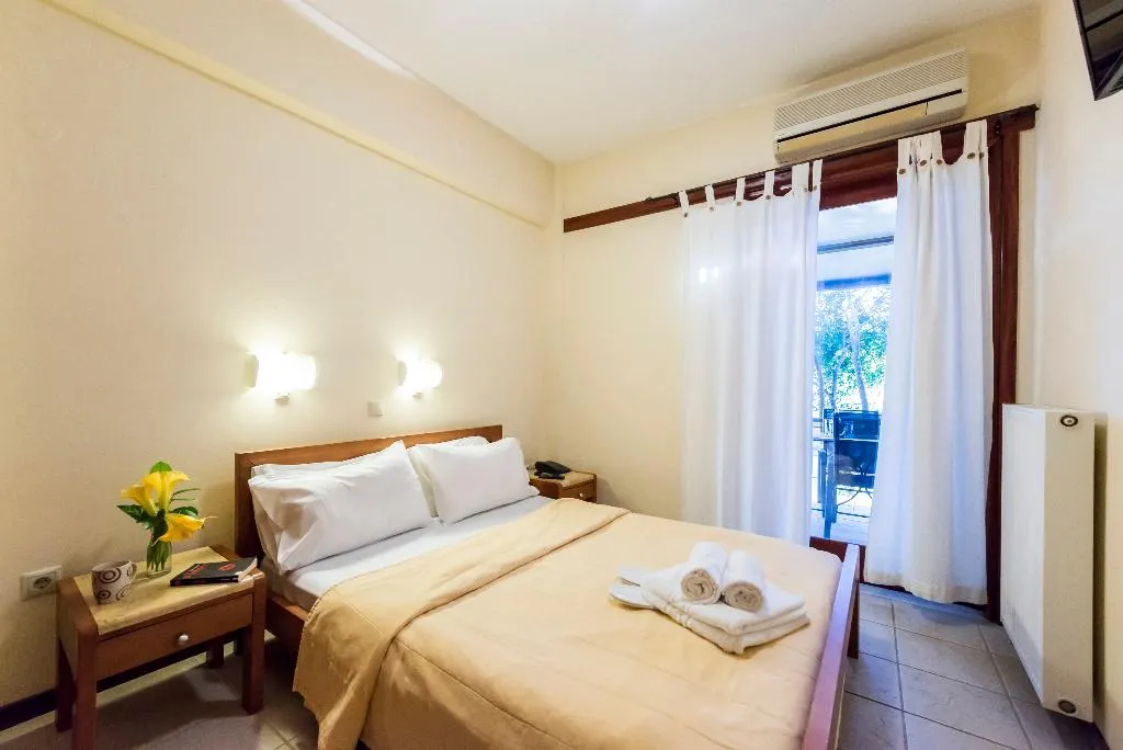 APARTMENT GARDEN VIEW Room, Villa Ganios, Kalamata