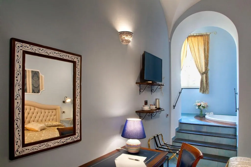JUNIOR SUITE QUEEN SIZE BED Room, L'Antico Convitto, Naples