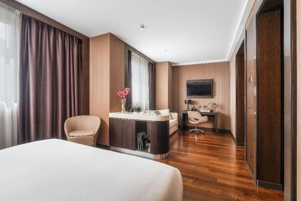 SUITE ONE BEDROOM Room, Crowne Plaza Milan City, Milan