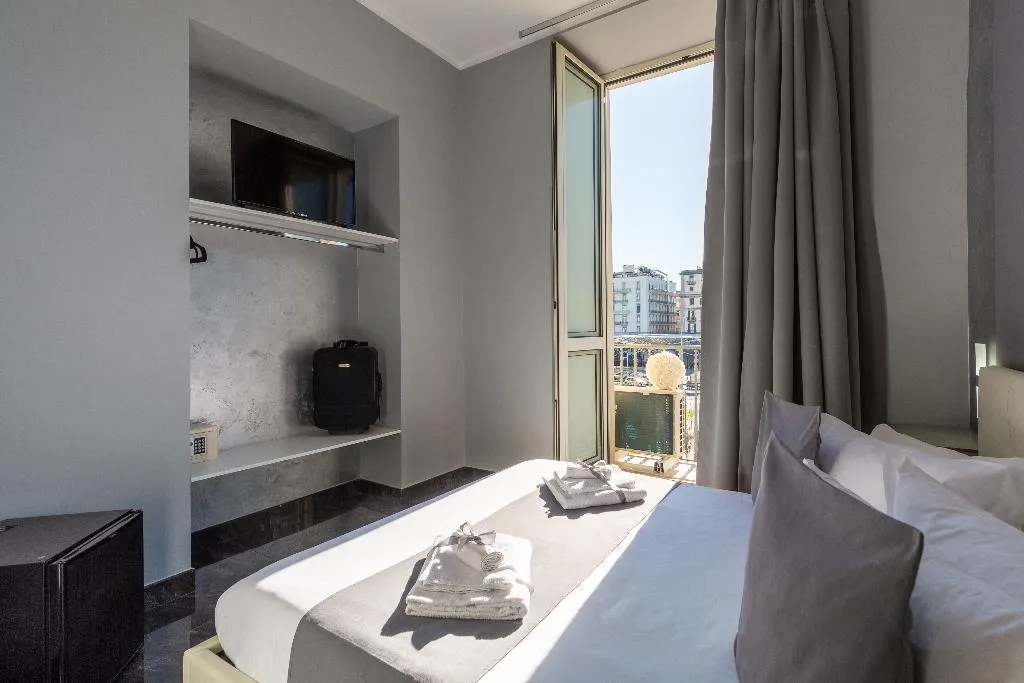 DOUBLE SUPERIOR Room, Hotel Palace Napoli, Naples