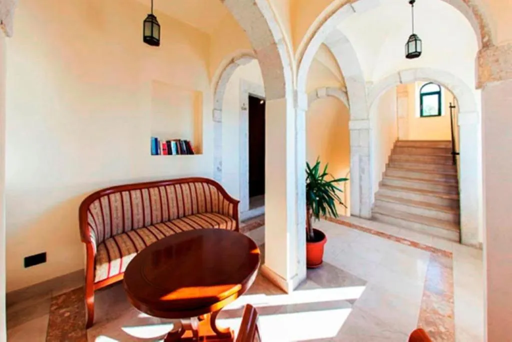 Lobby, Kastil, Split