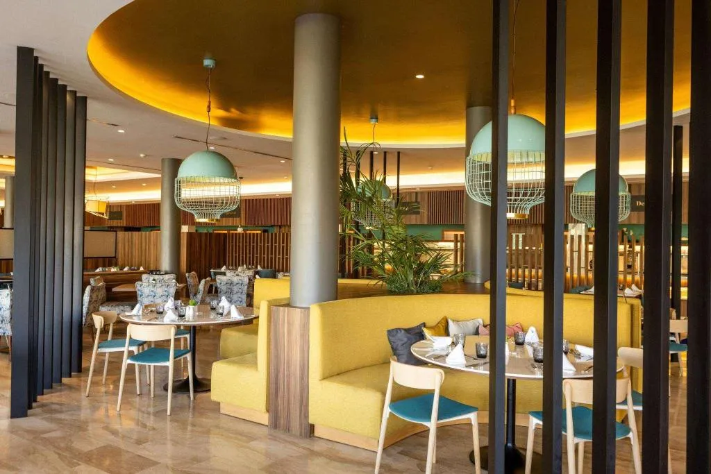 Restaurant, Zafiro Palace Palmanova, Majorca